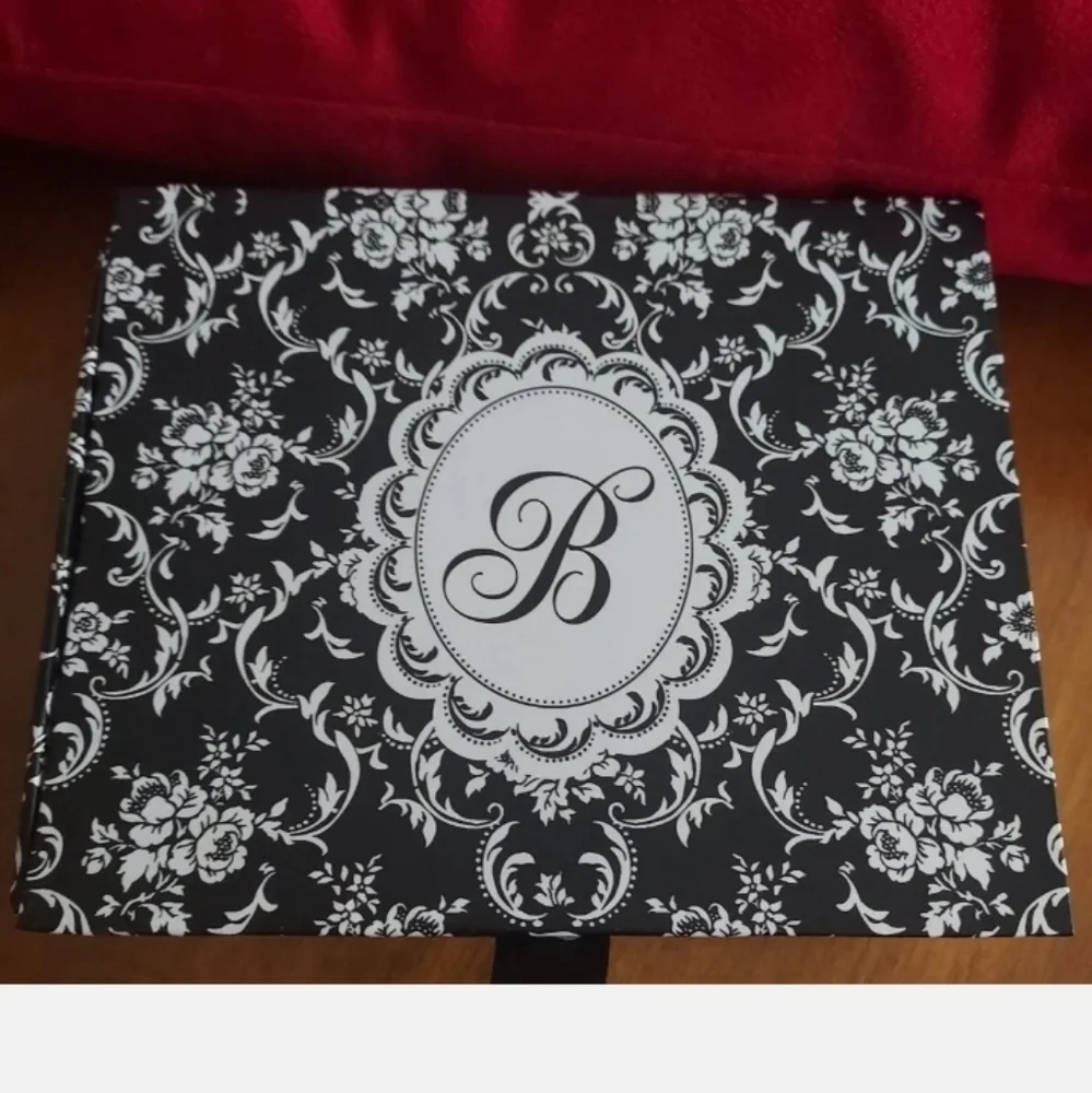 MONOGRAMMED Note Cards 12 note cards & envelope in a decorative keepsake box